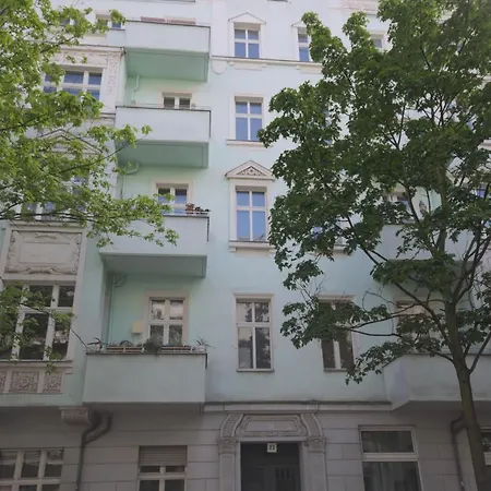 Mit 2 Baedern Berlín