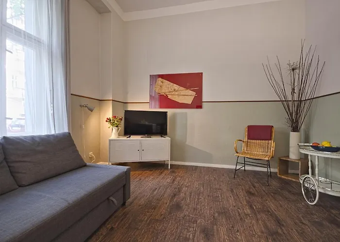 Mit 2 Baedern Daire *