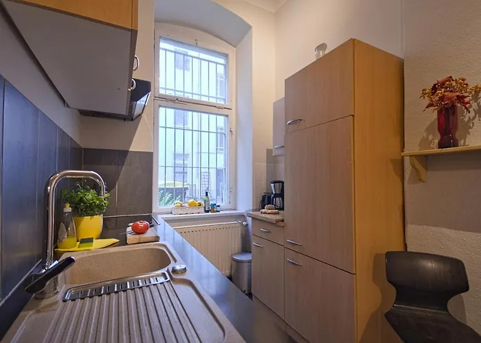 Mit 2 Baedern Daire *